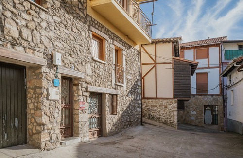Poyales del Hoyo House | Casa Rivendel: Fantasy-Themed Holiday Home in Sierra de Gredos