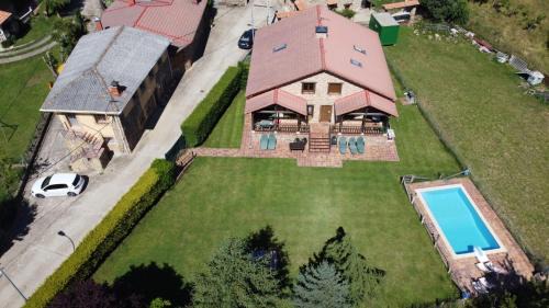 San Martin de Valdetuejar Apartment | Casa rural casa lara piscina jardin Lara