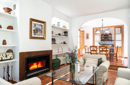 Padul Villa | Casa rural Buenos Días con chimenea, calefacción y barbacoa