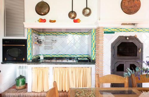Padul Villa | Casa rural Buenos Días con chimenea, calefacción y barbacoa