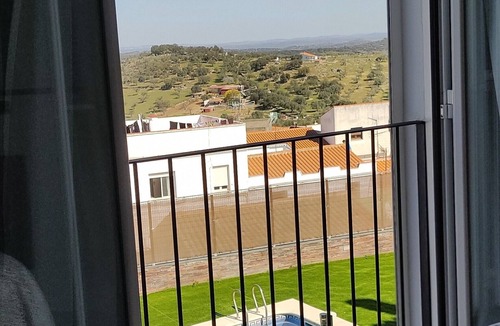 Segura de Leon House | Casa Rural con Chimenea en Dormitorio, y Sala de Juegos. Con Piscina en Verano!