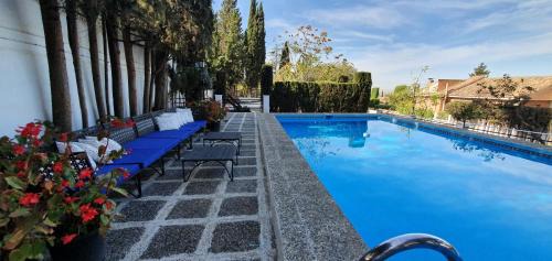 Barrio de la Vega House | Casa Rural con piscina privada y jardines - LA CASILLA