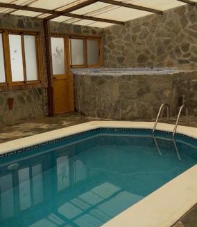 Sayalonga Ski Chalet | Casa rural Cristina- Piscina climatizada