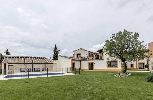 Guadamur House | Casa Rural de Ancos is a luxury urban estate of more than 400 m2