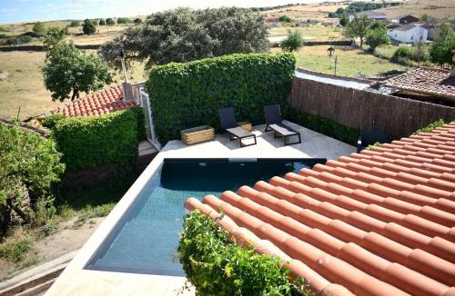 Pastores Villa | Casa Rural El Bornizo con psicina jacuzzi climatizado barbacoa y jardín en Salamanca