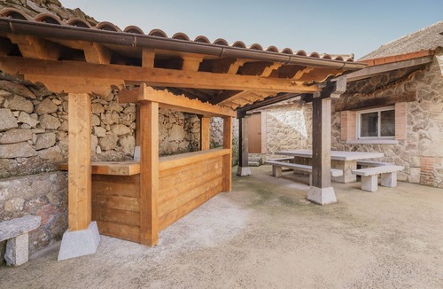 Navaluenga Ski Chalet | Casa Rural El Cauce – Spacious Country Retreat for Groups in Nature