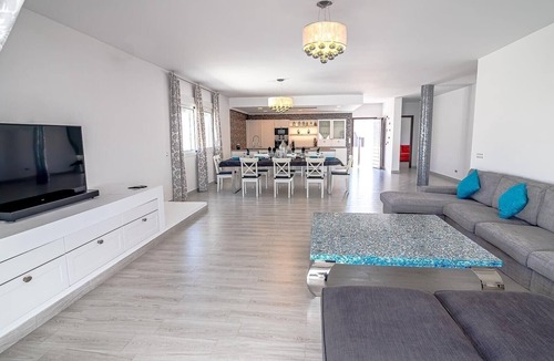 Marchena House | Casa Rural "Villa MyJ" with Pool, Garden, Terrace & Wi-Fi