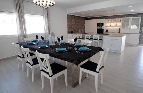 Marchena House | Casa Rural "Villa MyJ" with Pool, Garden, Terrace & Wi-Fi