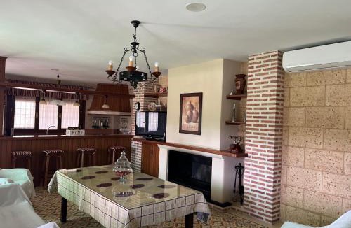 Villanueva de Algaidas Villa | Casa rural para familias con piscina y vistas al atardecer by Con Aire Rural