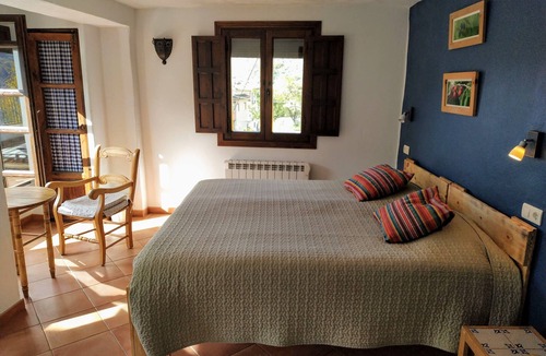 Guejar Sierra House | Casa Rural in con 3 Haitaciones con Baño Privados, Cocina y Salon Compartido