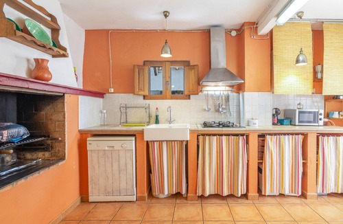 Calabazares House | Casa Rural La Trastienda: mountain views, private pool, Wi-Fi