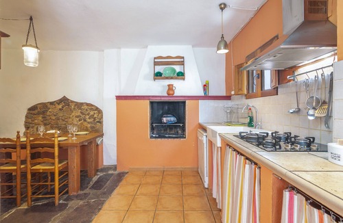 Calabazares House | Casa Rural La Trastienda: mountain views, private pool, Wi-Fi
