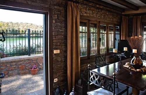 Ossa de Montiel Cottage | Casa Rural La Noguera, beautiful house with own jetty. 9 PEOPLE