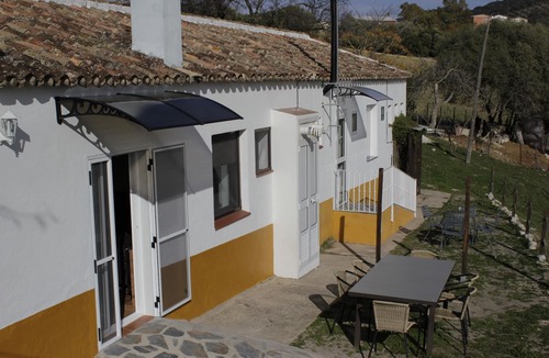 Prado del Rey Ski Chalet | Casa Rural La Jaima ideal for families, groups of friends, etc.