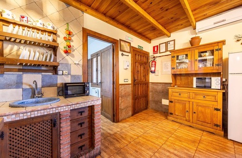 Abrucena House | Casa Rural La Jirola -Vivienda 2 with Mountain Views, Wi-Fi, and Air Conditioning