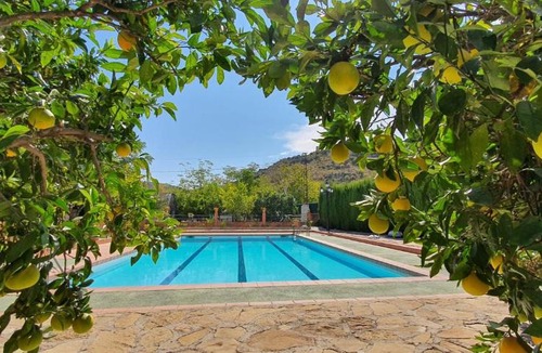 Priego de Cordoba Villa | Casa Rural Los Naranjos Para 7 Personas Pista De Tenis y Piscina privada