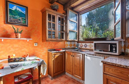 Vilaframil House | Casa Rural 'Nogueira' with Mountain Views, Private Terrace, and Wi-Fi