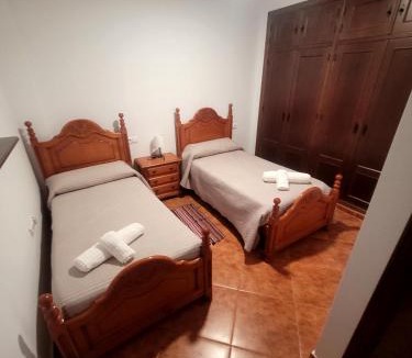 Cuevas del Becerro House | Casa rural Paqui
