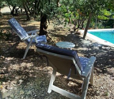 Ohanes Bed & Breakfast | Casa rural para 4 personas, 2 dormitorios y terraza sombreada - El Cortijo Escondido Adults Only , La Uva