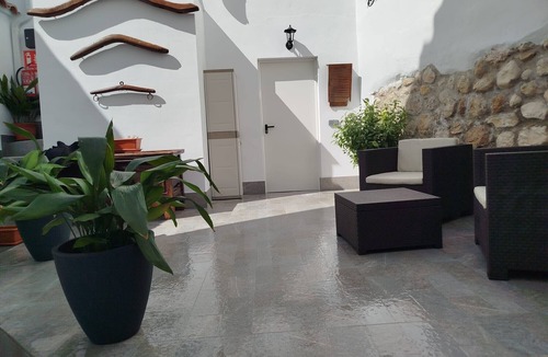 Quesada Apartment | Casa rural Villalta tipo cueva con bañera de hidromasaje – Estancia romántica única