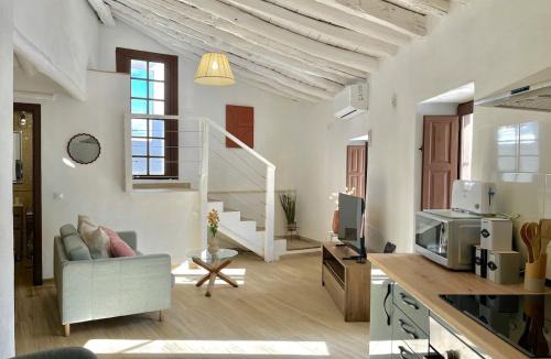 Benadalid House | Casa Salome, Alojamiento con terraza y vistas al valle