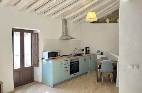 Benadalid House | Casa Salome, Alojamiento con terraza y vistas al valle