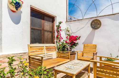 Pinos del Valle House | Casa Sol - traditional village house with pool and view