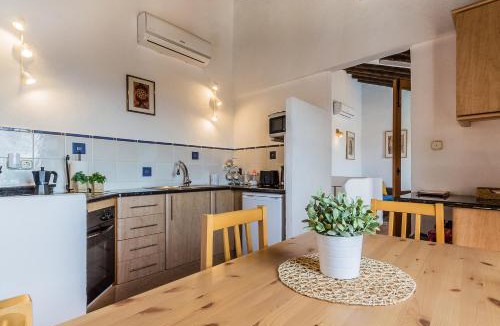 Pinos del Valle House | Casa Sol - traditional village house with pool and view