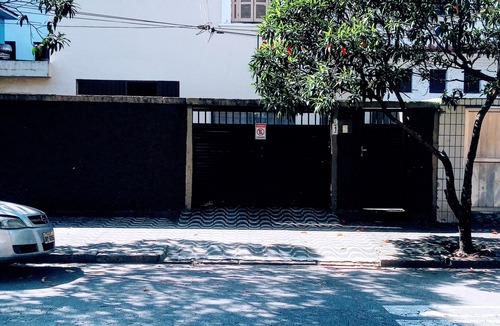 Pompeia House | Casa Studio Home Oficce - Praia Pompéia Gonzaga. - Garagem Portão Auto