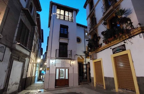 Albaicin House | Casa Torre Histórica Para Grupos en Albaycin a Pasos de Plaza Nueva y Alhambra
