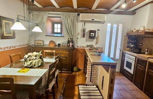 Villarejo de Fuentes House | Casa Turística Los Girasoles – Rural Getaway with Fireplace, Patios & Pool Access