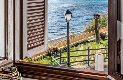 Estepona House | Casa vacacional 'Beachfront Bohochic 2' con balcón, Wi-Fi y aire acondicionado