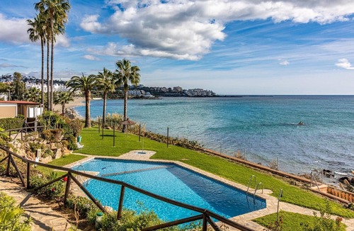 Estepona House | Casa vacacional 'Beachfront Bohochic 2' con balcón, Wi-Fi y aire acondicionado
