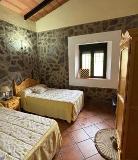 Fuentes de Leon Ski Chalet | Casas Rurales Los Llanos