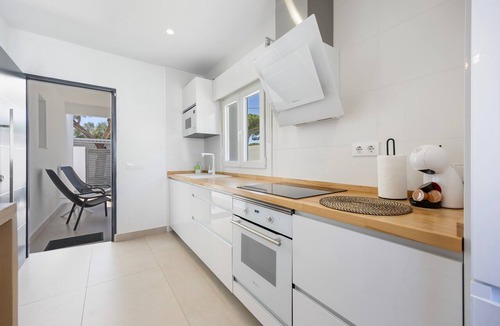 Chiclana de la Frontera House | Casita Meraki 2 with Heated Indoor Pool, Garden, Terrace and Wi-Fi