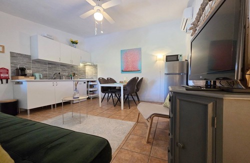 Cartama House | Casita with spacious private garden and jacuzzi