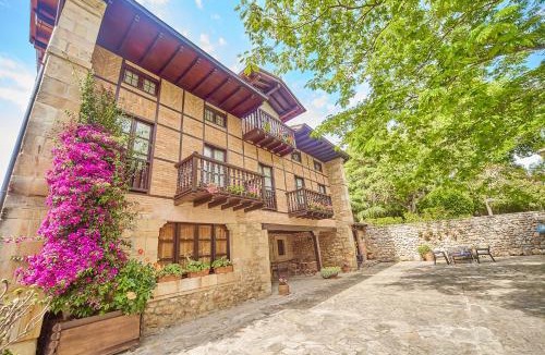 Orena Villa | Casona exclusiva con piscina en la costa de Santillana del Mar