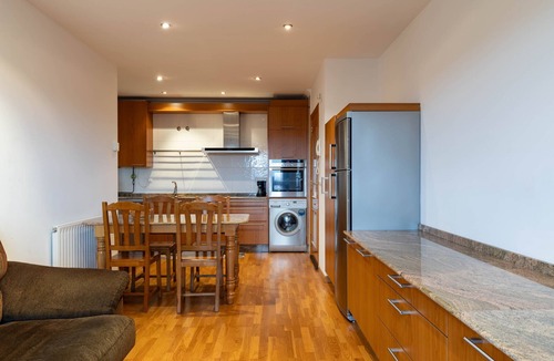 Monforte de Lemos Apartment | Celso Emilio Ferreiro Apartment in the Heart of Ribeira Sacra with Views of Monforte