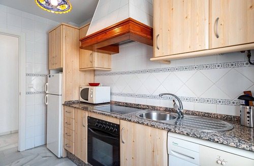 Conil de la Frontera City Center Apartment | Central Apartment "Antonia" Close to the Beach with Wi-Fi and Parking