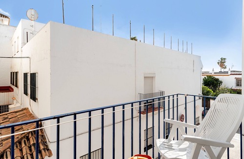 Conil de la Frontera City Center Apartment | Central Apartment "Antonia" Close to the Beach with Wi-Fi and Parking