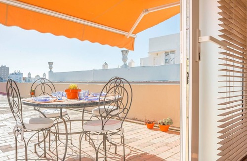 Old Town Apartment | Central Apartment with Roof Top Terrace, Wi-Fi and Air Conditioning