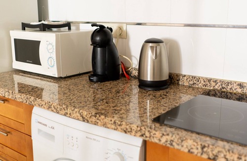 Distrito Centro Apartment | Central floor of 123 m. with parking, air-conditioned, wifi, next to the town hall.