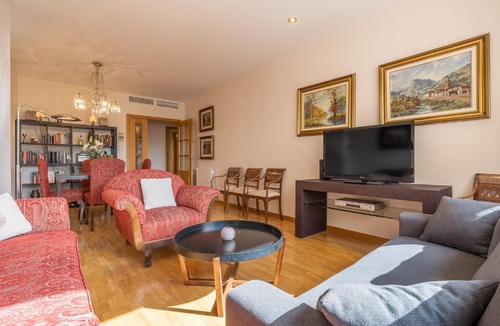 Plaza de Toros-Doctores-San Lazaro Apartment | Central, Spacious Parking