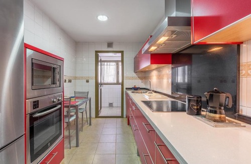 Plaza de Toros-Doctores-San Lazaro Apartment | Central, Spacious Parking