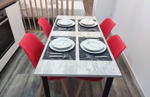 Ciudad Jardin Apartment | Centrally located, at street level and next to bus and train stations.