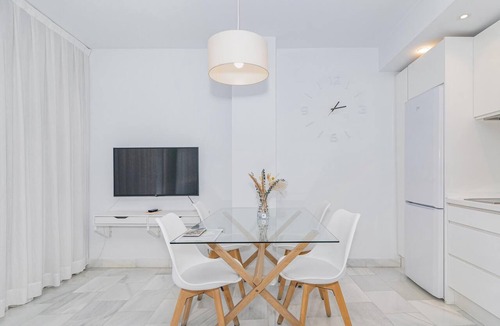 Centro - Sagrario Apartment | Centrally located, with free parking. Modern and spacious apartment.
