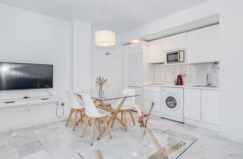 Centro - Sagrario Apartment | Centrally located, with free parking. Modern and spacious apartment.