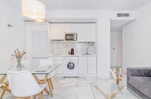 Centro - Sagrario Apartment | Centrally located, with free parking. Modern and spacious apartment.