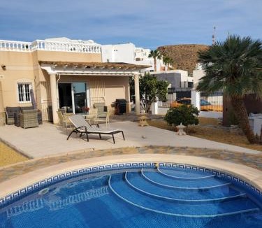 Pulpi Apartment | Chalet Athos, Ferienwohnung mit Pool,Dachterasse, Meer und Bergblick in San Juan de los Terreros