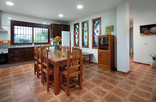 Canillas de Aceituno House | Chalet "Casa la viña de la tireta" with Lake View, Pool, Wi-Fi, Garden & Terrace